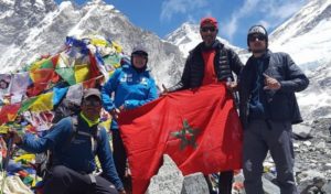 La Marocaine Bouchra Baibanou gravit le sommet de l’Everest