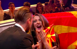 Une demande en mariage en direct de l’Eurovision (VIDÉO)