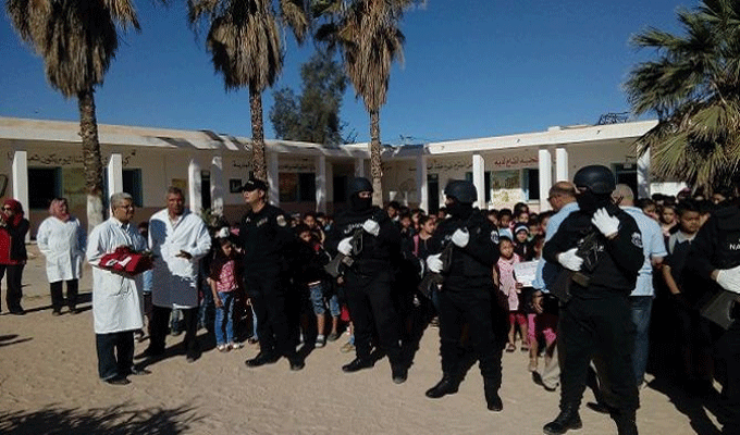 Ecole Cité Chebli : Un hymne national en compagnie des forces de l’ordre
