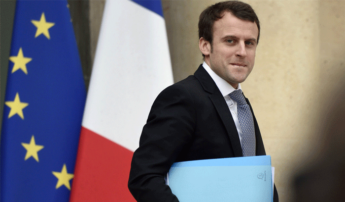 Pour sa première visite officielle, Macron réussit son baptême du feu