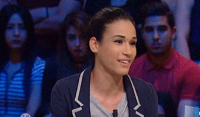 Une mère donne ses filles en offrande à un charlatant pour extraire un trésor