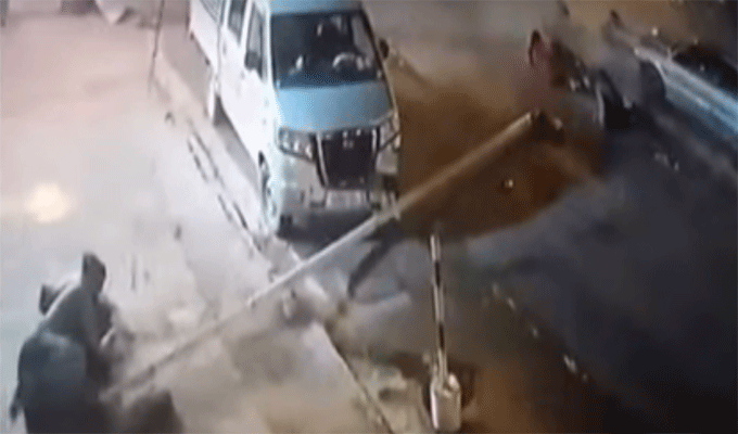 Algérie : Un enfant vole la voiture de son frère et tue une femme, vidéo