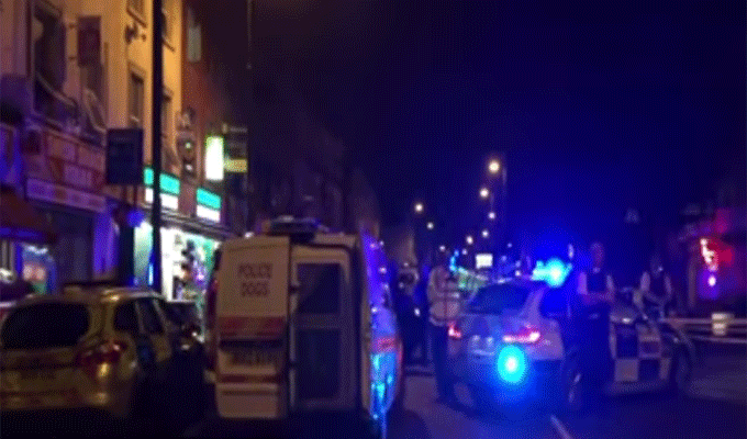 Londres : Un véhicule cible des musulmans à la sortie de la mosquée Finsbury Park