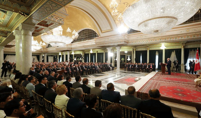 Tunisie – Journée du savoir 2017: BCE décore 21 personnes des insignes de l’ordre du mérite