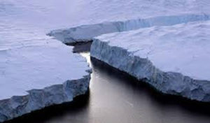 L’un des plus gros icebergs se détache de l’Antarctique