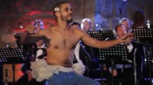 Festival de Carthage: Rochdi Belgasmi dédie sa danse aux députées d’Ennahdha