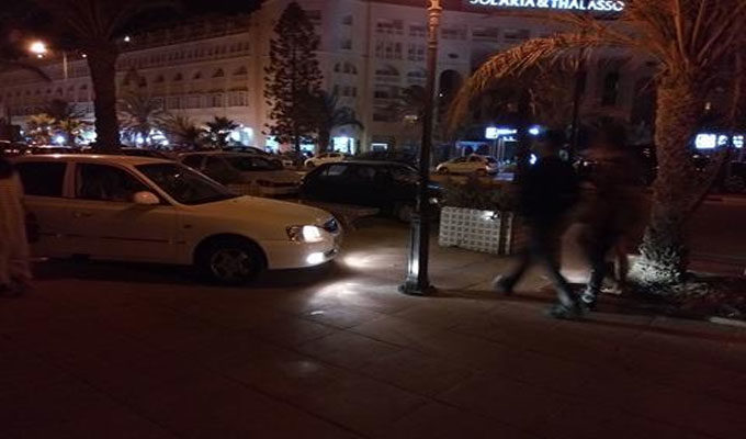 A Hammamet Sud, les trottoirs se transforment en parking, photos