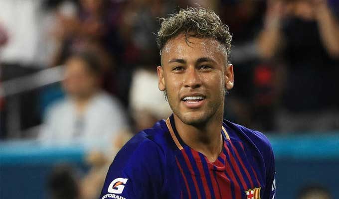 Neymar accueilli comme un chef d’Etat à Paris