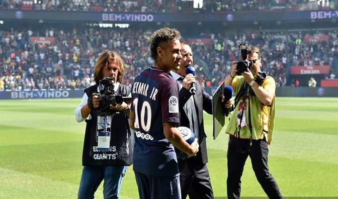 Le PSG bat Guingamp 3-0, Neymar buteur