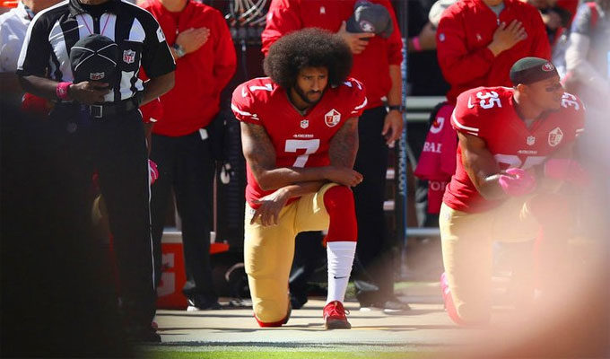 USA : Un genou par terre devient un symbole de résistance anti-Trump !