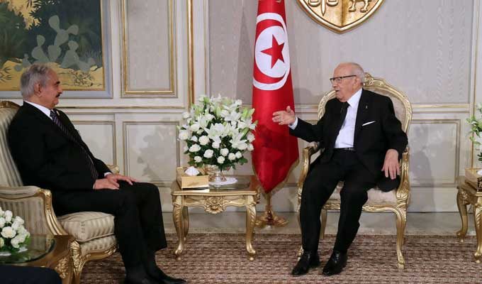 Entretien Caïd Essebsi-Haftar : Les moyens de trouver un règlement politique global à la crise en Libye à l’ordre du jour
