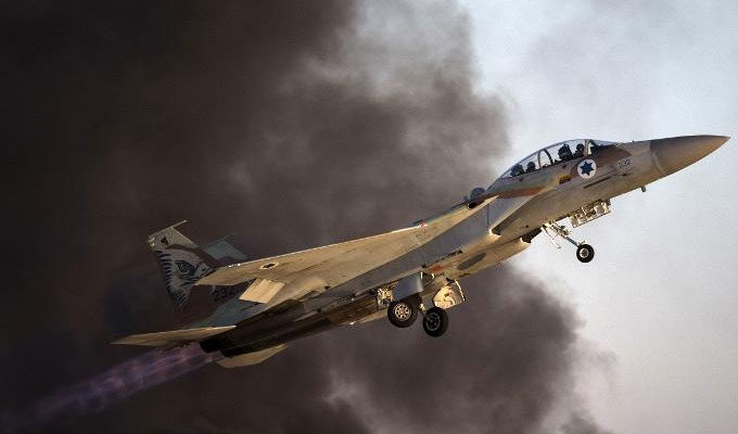 Syrie : Israël bombarde une base militaire à Hama