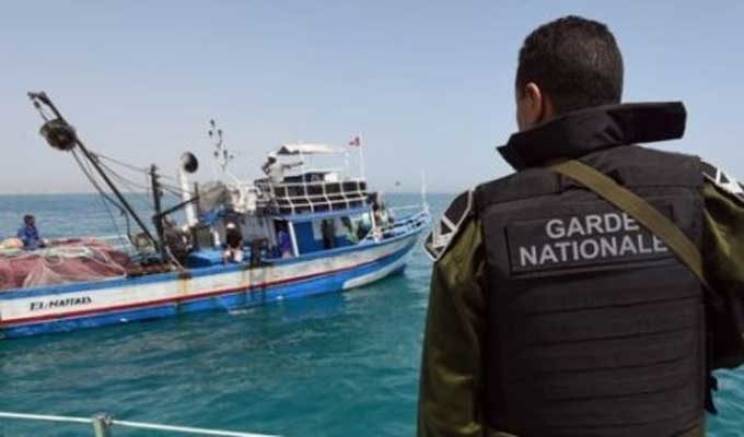 Tunisie: Interception de deux bateaux de pêche en train de pratiquer la pêche avec des filets interdits