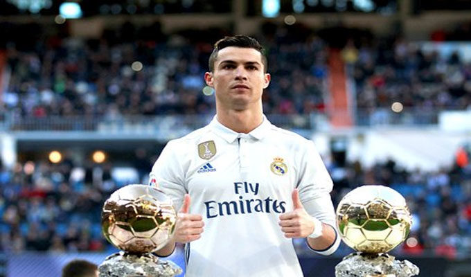 Cristiano Ronaldo vend son Ballon d’Or pour réaliser les rêves des enfants