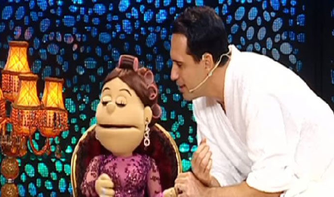 Une femme s’évanouie à la vue de Dhafer Abidine, vidéo