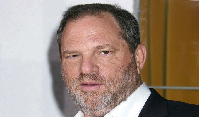 Scandale sexuel à Hollywood : Harvey Weinstein largué par son épouse via un communiqué