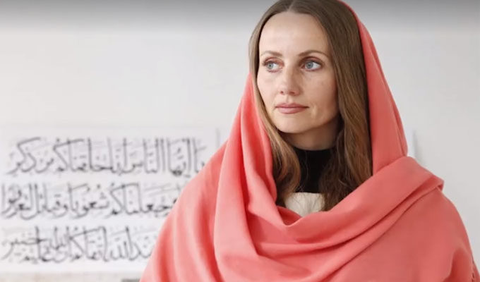 Chirine Khanken : Première femme imam dans un pays scandinave