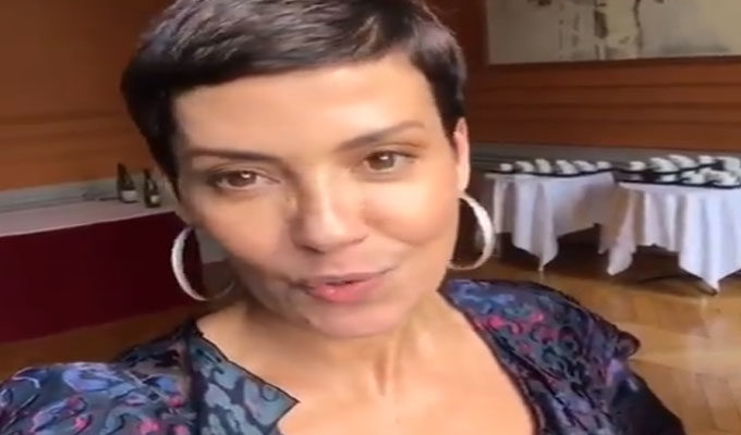 Cristina Cordula avertit contre un usurpateur d’identité, vidéo