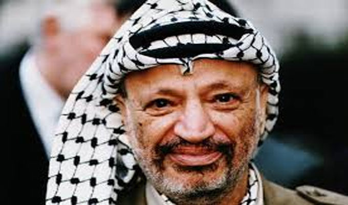 Des milliers de Palestiniens réunis pour commémorer le 13ème anniversaire de la mort de Yasser Arafat