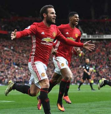 Juan Mata fête un but avec ses ciéquipiers