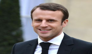 France : Emmanuel Macron joue au foot en faveur des “Pièces jaunes”
