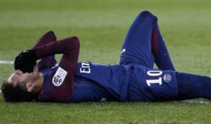 France – PSG: Neymar sort sur civière contre Marseille