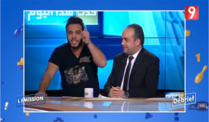 Tarek Baalouch réussit son défi en faisant irruption dans une émission diffusée en direct, vidéo