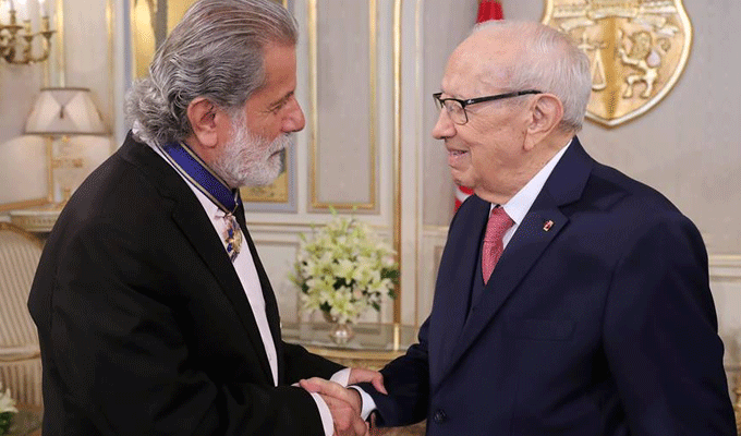 Tunisie : Béji Caïd Essebsi décore l’artiste Marcel Khalifa