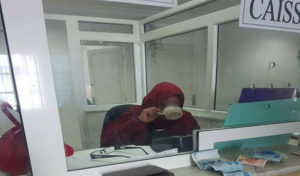Tunisie : Une fonctionnaire prend sa pause durant les horaires de travail, photos