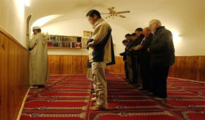 Tunisie-Religion : Qui doit conduire la prière dans les mosquées des casernes ?