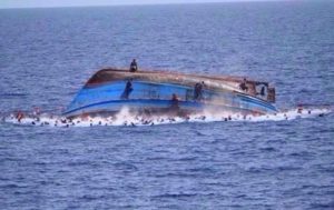 Une femme enceinte et ses trois enfants traversent clandestinement la mer sans que son mari et sa famille ne le sache : ils périssent tous !