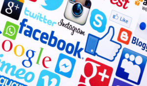 Les Algériens de plus en plus accros aux réseaux sociaux