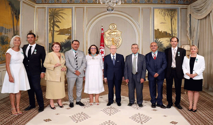 Tunisie – Journée nationale de la Femme: Le Chef de l’Etat décore les membres de la COLIBE