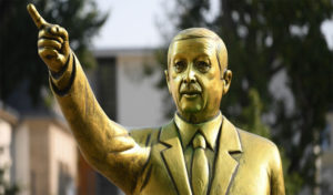 Une statue de 4 mètres du président Erdogan érigée en Allemagne