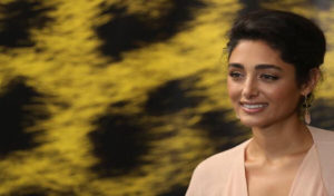 Une actrice iranienne, en vacances en Tunisie, dénonce la pollution des plages