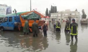Tunisie – Intempéries : La protection civile s’active pour évacuer l’eau à Tunis, vidéo