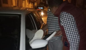 Tunisie : Amir Tlili, filmée par une citoyenne, bloquant la route en sens interdit