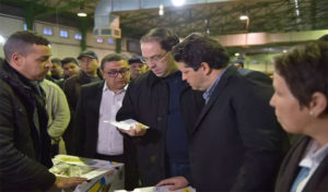 Tunisie – Moknine : Youssef Chahed en visite au marché de gros