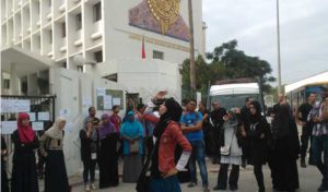 Tunisie : Du gaz lacrymogène contre des diplômés chômeurs devant le MESRS