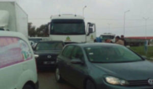 Tunisie : Blocage totale de la route de Grombalia – Tunis par 22 camions