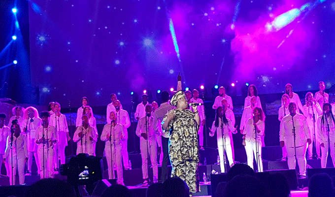 Tunisie – FIC55: Une soirée aux couleurs de la fraternité et de la joie signée la troupe “Gospel pour 100 voix”