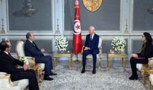 Tunisie: Le chef de l’Etat reçoit le rapport de l’ISIE sur les élections municipales de 2018