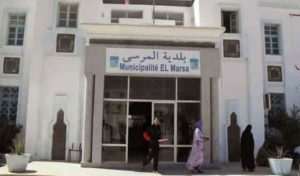 Tunisie : Elle fait un don à la municipalité de La Marsa (vidéo)