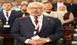Tunisie : Rached Ghannouchi continue à manifester dans sa voiture
