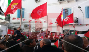 Tunisie : Des ouvriers de chantiers protestent devant le siège de l’UGTT