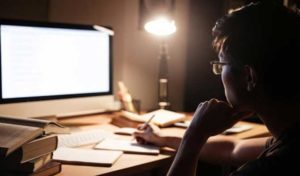 Enseignement en ligne : L’Université Tunis El Manar fait don d’ordinateurs et de tablettes numériques aux étudiants nécessiteux