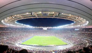 Allemagne: La ligue de foot entrouvre la porte à un retour des supporters