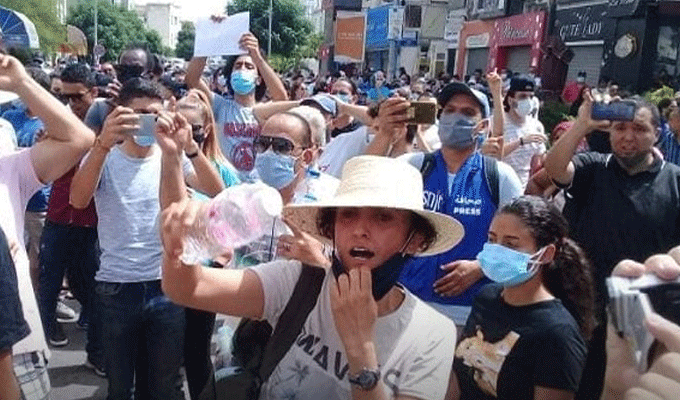 Tunisie: Au bardo des manifestants appellent au départ du gouvernement et à la dissolution du parlement