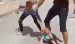 Tunisie : une vidéo choquante d’une fille maltraitée par sa mère
