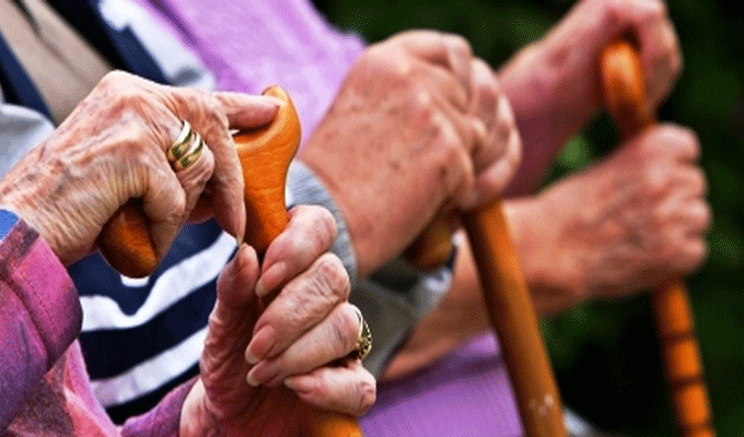 Amel Belhaj Moussa : 350 dinars pour chaque famille qui accueillera une personne âgée